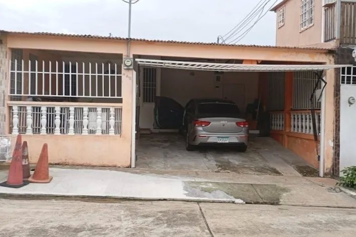 House for sale in La Castellana, San Miguelito