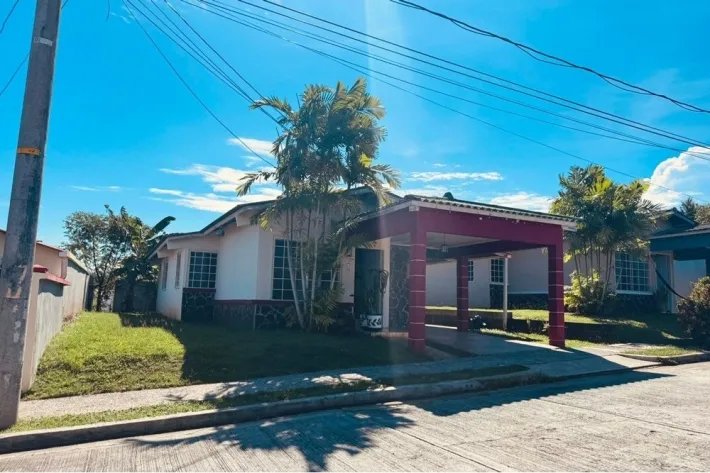 House for sale in Quintas del Pacífico, Puerto Caimito