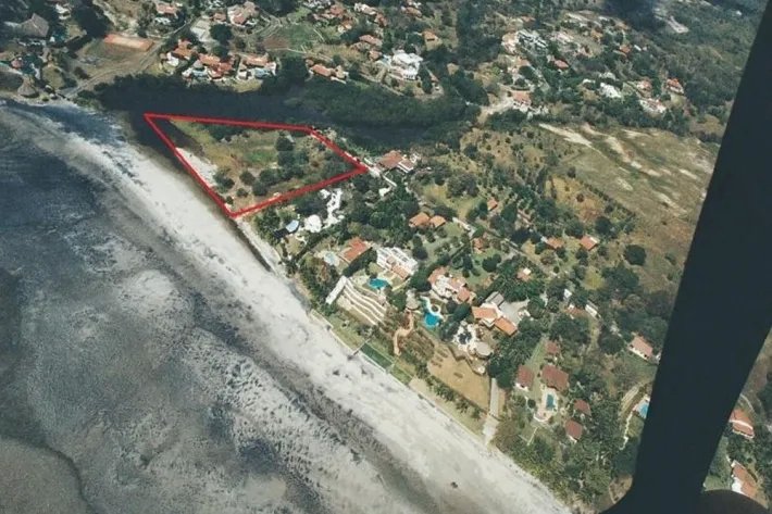Oceanfront land lot for sale in Punta Roca, San Carlos