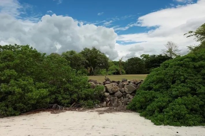 Oceanfront land lot for sale in Punta Roca, San Carlos