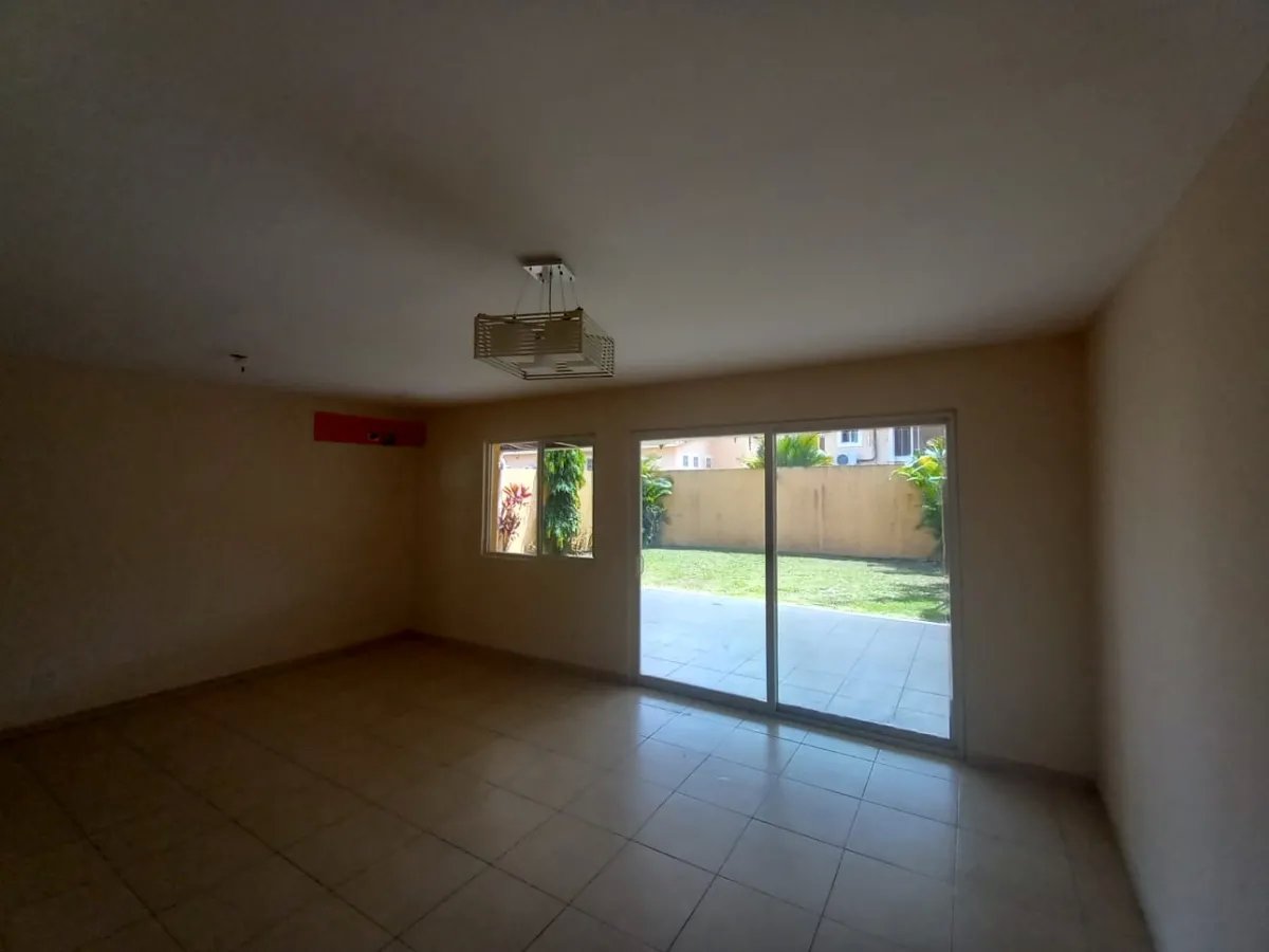 Venta de casa reposeída en Villas del Golf, Villa Lucre, Panamá