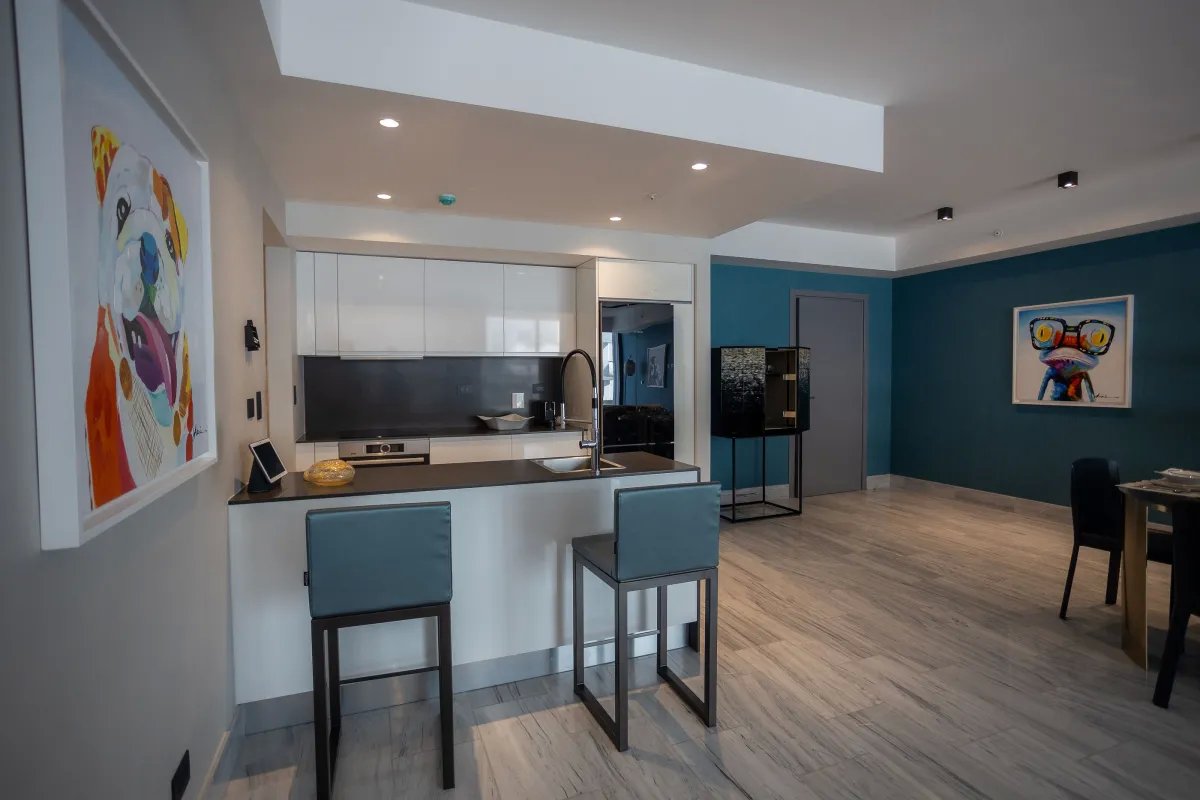 Apartment For Sale in Avenida Balboa