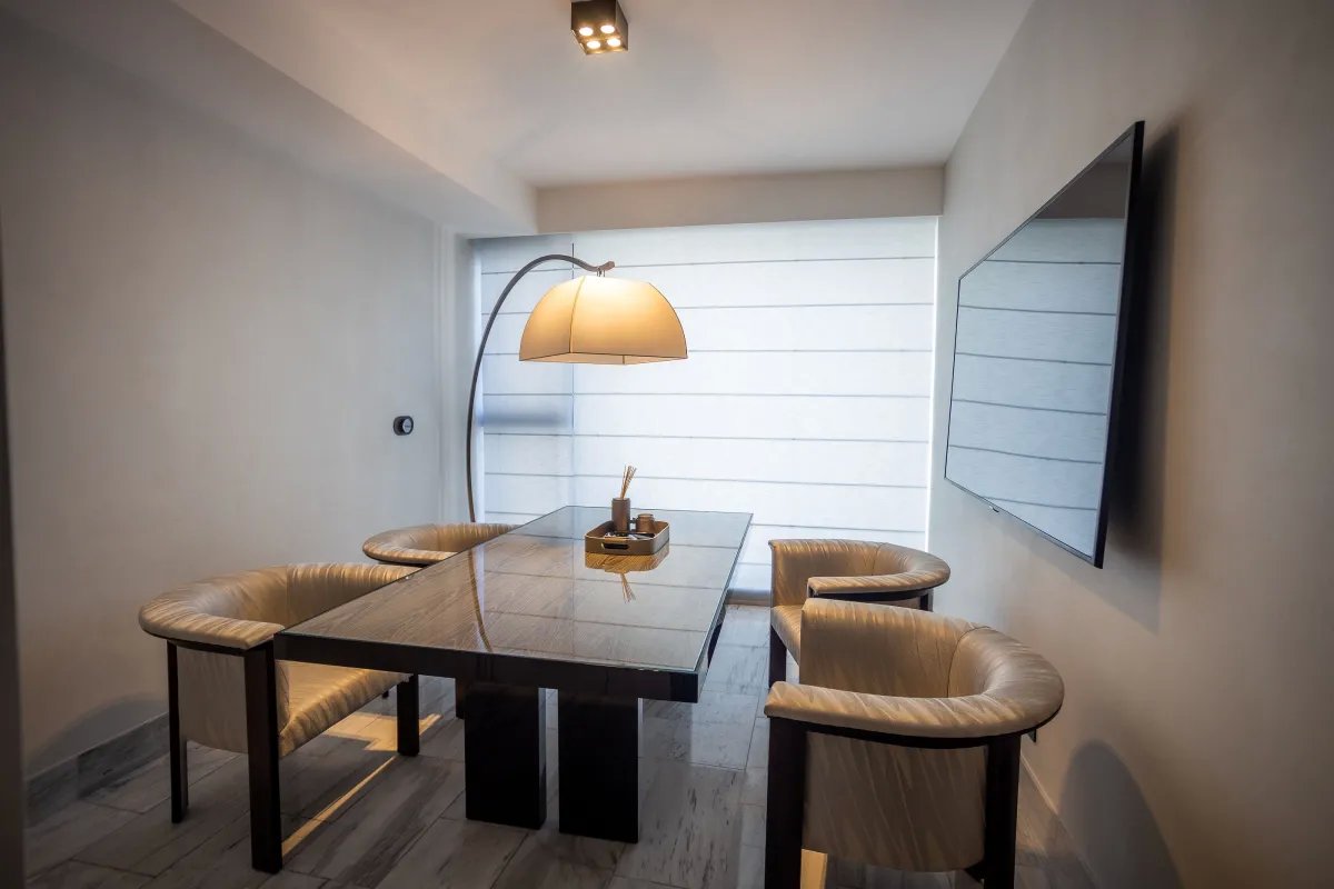 Apartment For Sale in Avenida Balboa