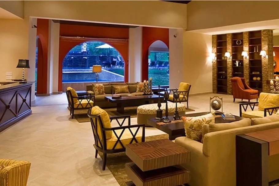 Se alquila apartamento amueblado en Embassy Club, Clayton