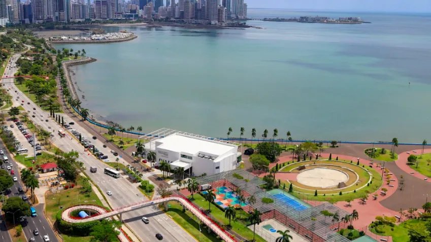 Apartment For Sale in Avenida Balboa