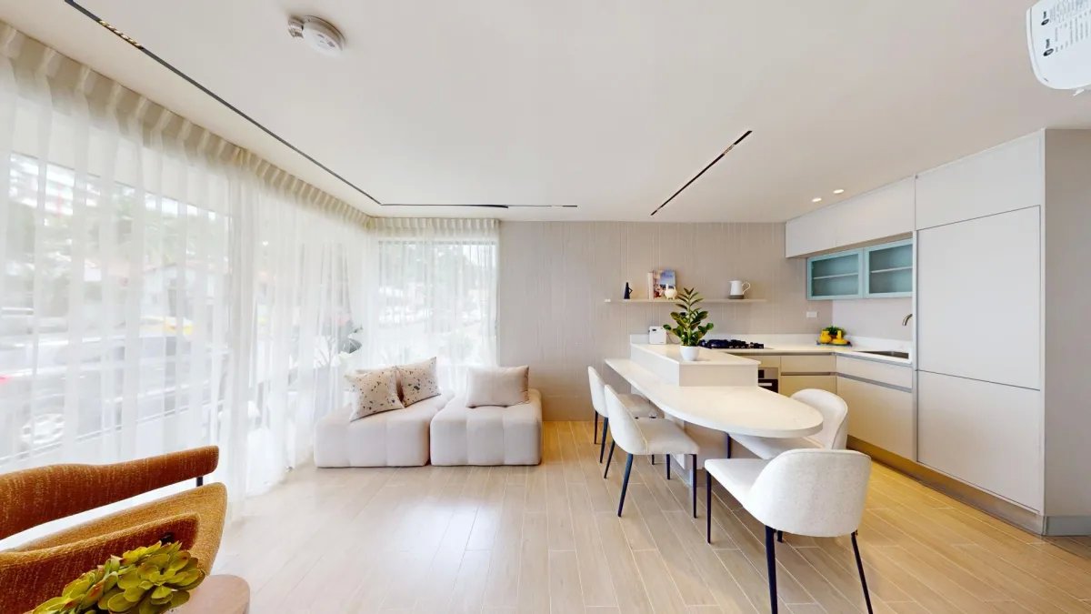 Apartment For Sale in Avenida Balboa
