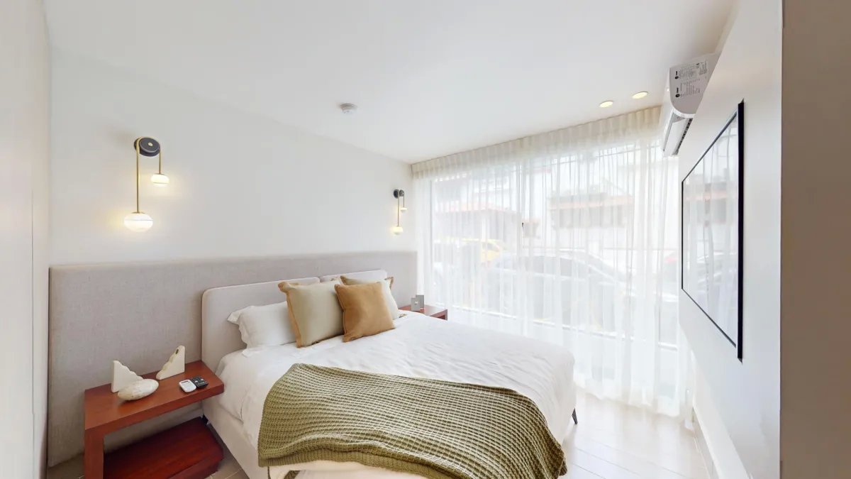 Apartment For Sale in Avenida Balboa