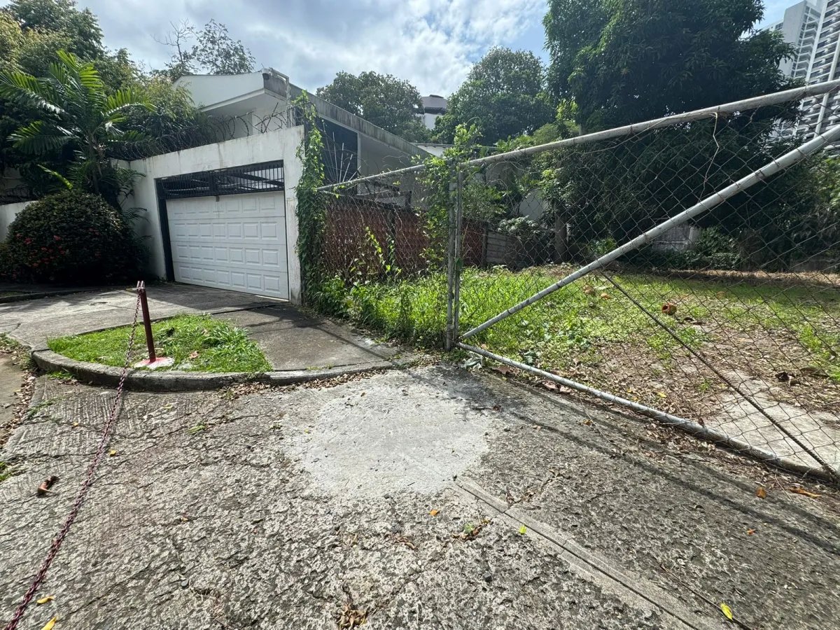 House For Sale in El Carmen