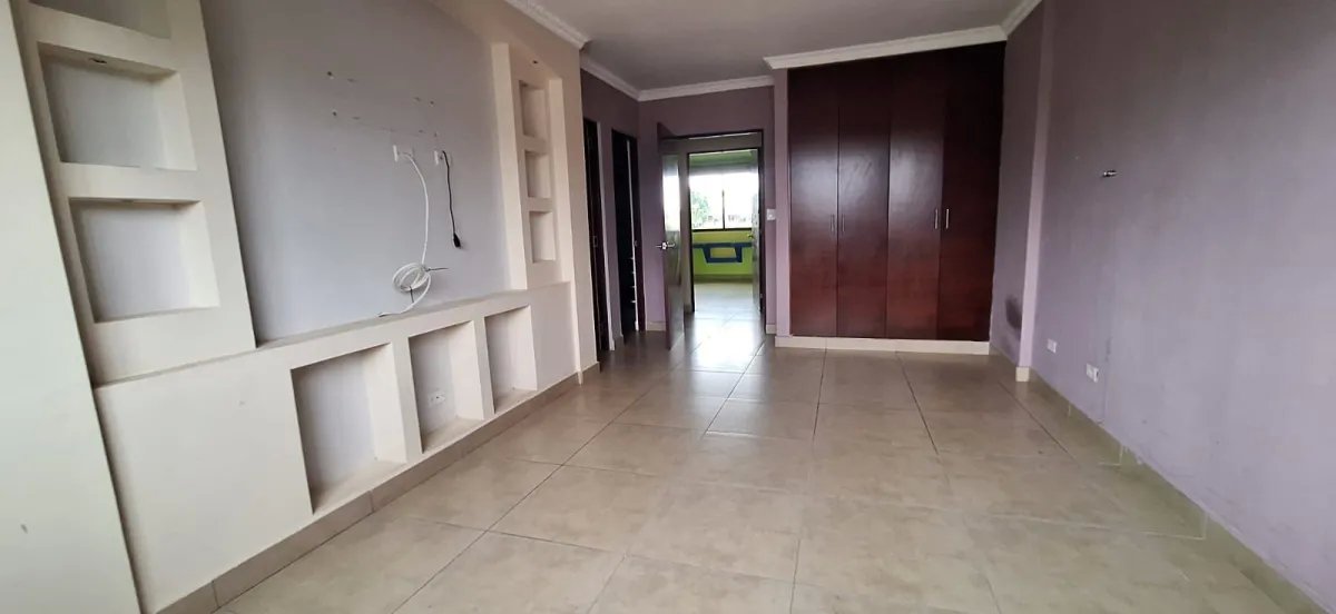 Venta de casa en P.H. Olympus, Brisas del Golf