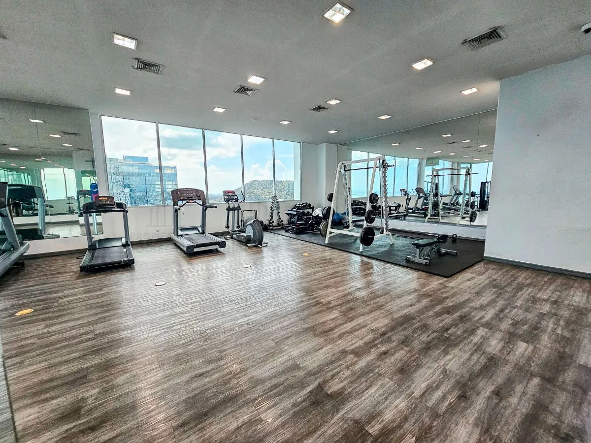 Apartment For Sale in Avenida Balboa