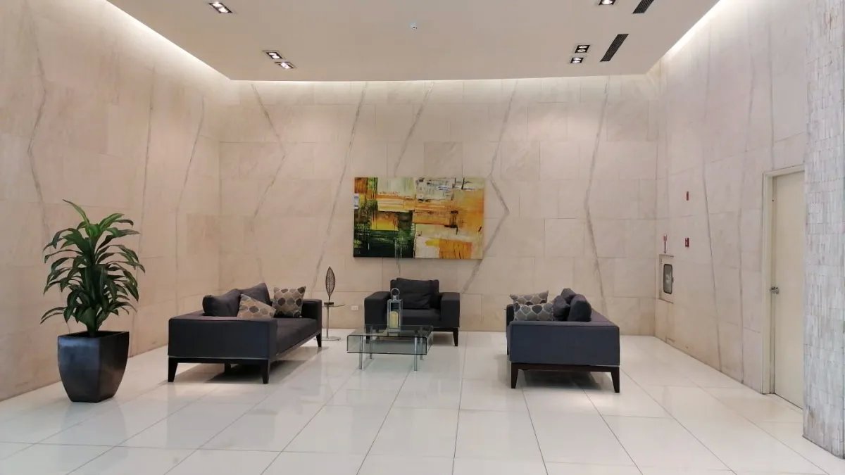 Apartment For Sale in Avenida Balboa