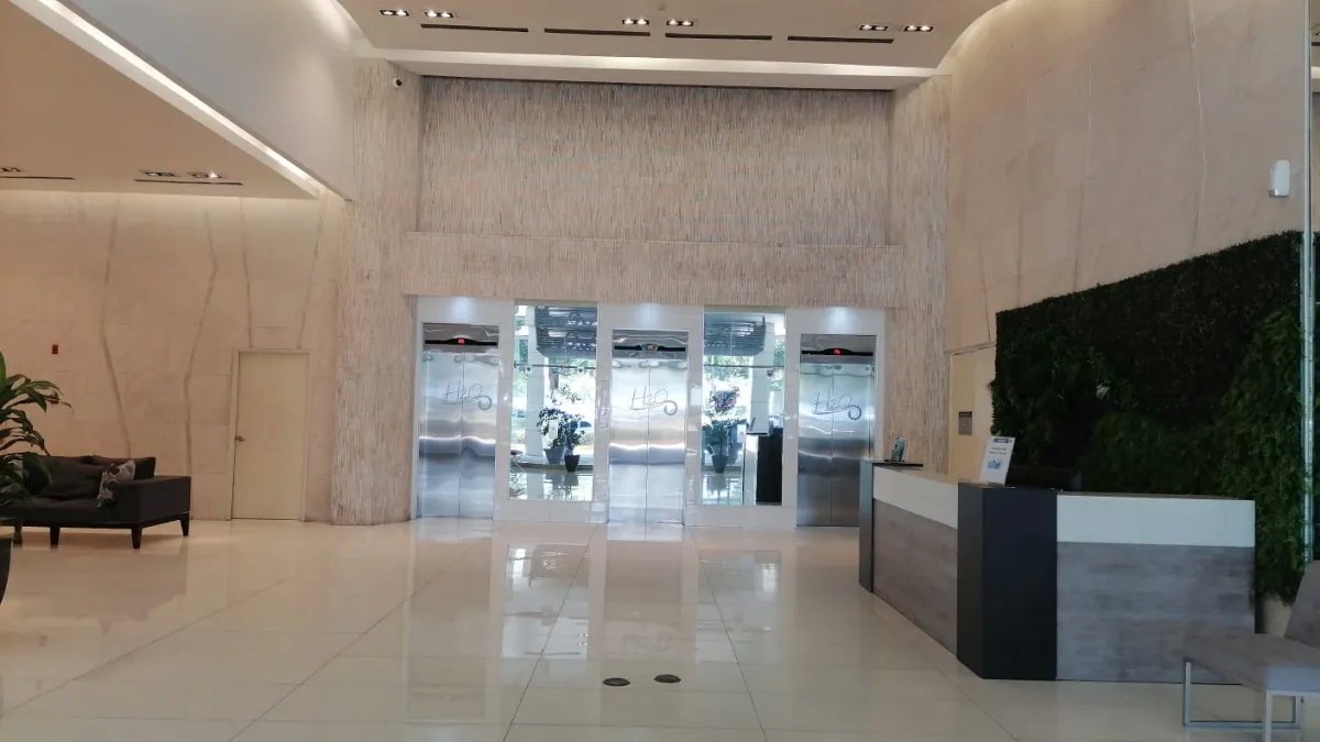 Apartment For Sale in Avenida Balboa