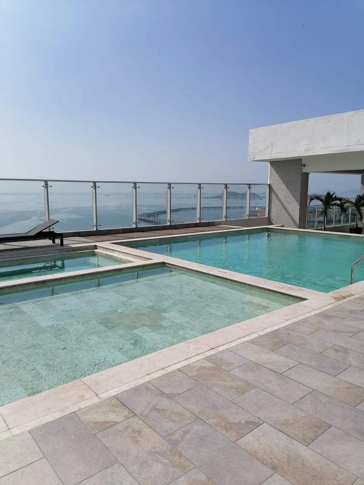 Apartment For Sale in Avenida Balboa
