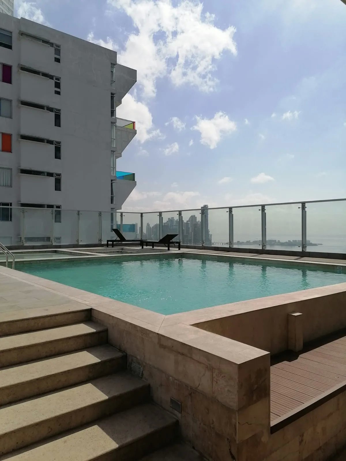 Apartment For Sale in Avenida Balboa