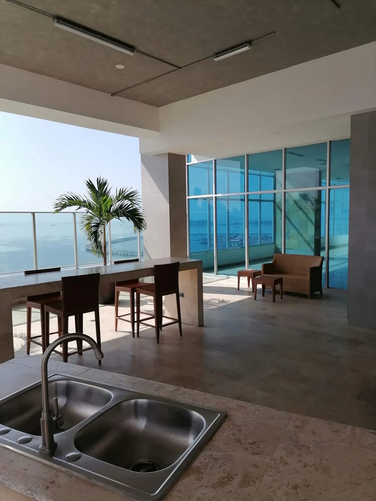 Apartment For Sale in Avenida Balboa
