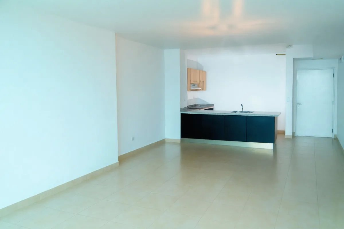 Apartment For Sale in Avenida Balboa