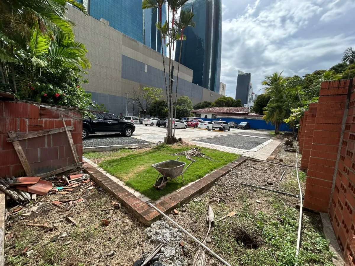 Mixed Use For Sale in Avenida Nicanor de Obarrio