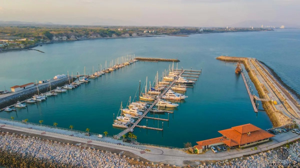 Amplio Apartamento de 3 Recámaras con Gran Balcón, Vista Mar San Carlos