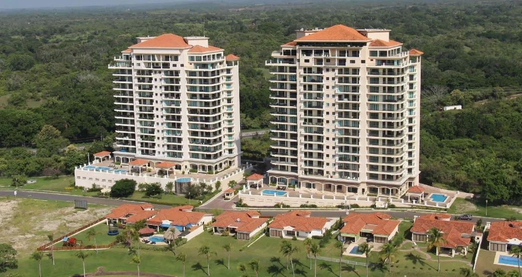 Amplio Apartamento de 3 Recámaras con Gran Balcón, Vista Mar San Carlo...