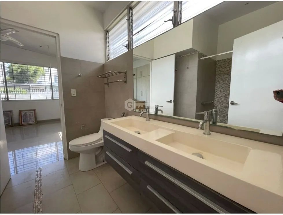 SE VENDE CASA EN SAN FRANCISCO 792M 3 HABITACIONES 2 BAÑOS DUPLEX