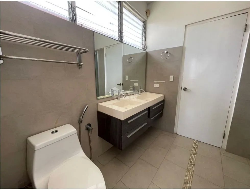 SE VENDE CASA EN SAN FRANCISCO 792M 3 HABITACIONES 2 BAÑOS DUPLEX
