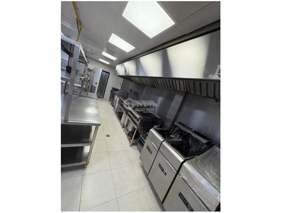 SE ALQUILA LOCAL COMERCIAL EN SAN FRANCISCO 150M PLANTA BAJA Y COCINA