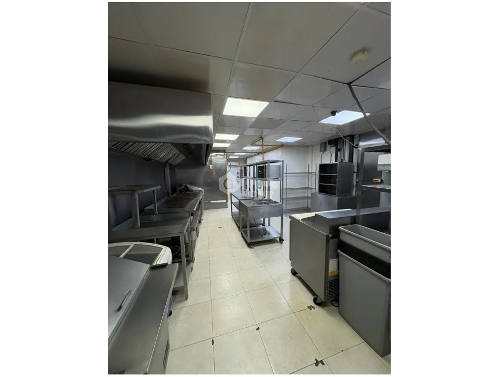 SE ALQUILA LOCAL COMERCIAL EN SAN FRANCISCO 150M PLANTA BAJA Y COCINA