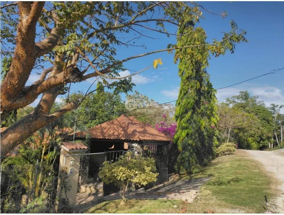 SE VENDE CASA EN SAN CARLOS  LAS UVAS 1001 M2 CON PISCINA
