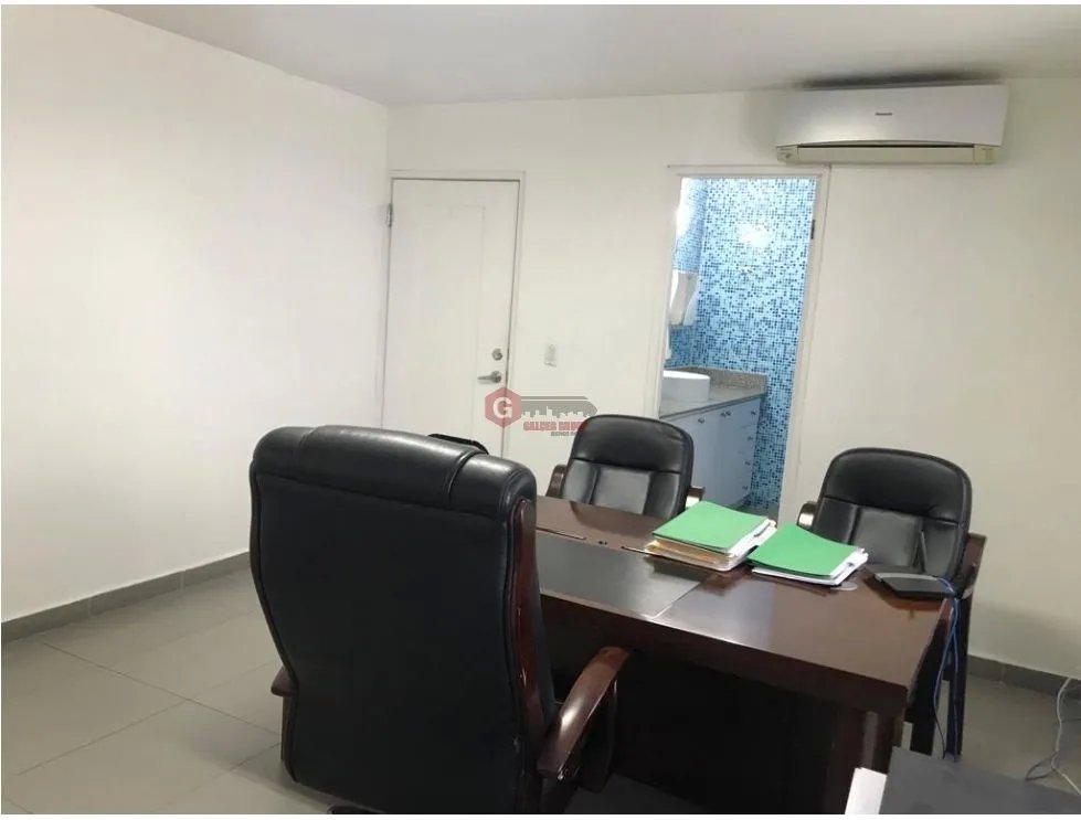 SE VENDE CASA EN OBARRIO DE 2 NIVELES PARA USO RESIDENCIAL O COMERCIAL