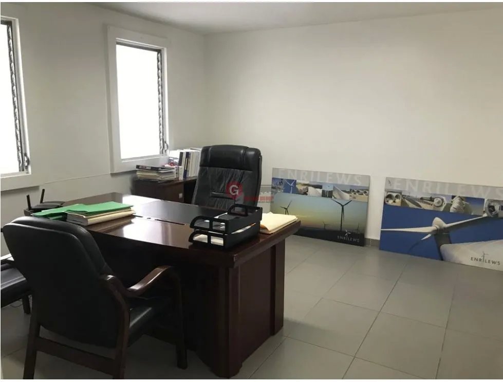 SE VENDE CASA EN OBARRIO DE 2 NIVELES PARA USO RESIDENCIAL O COMERCIAL