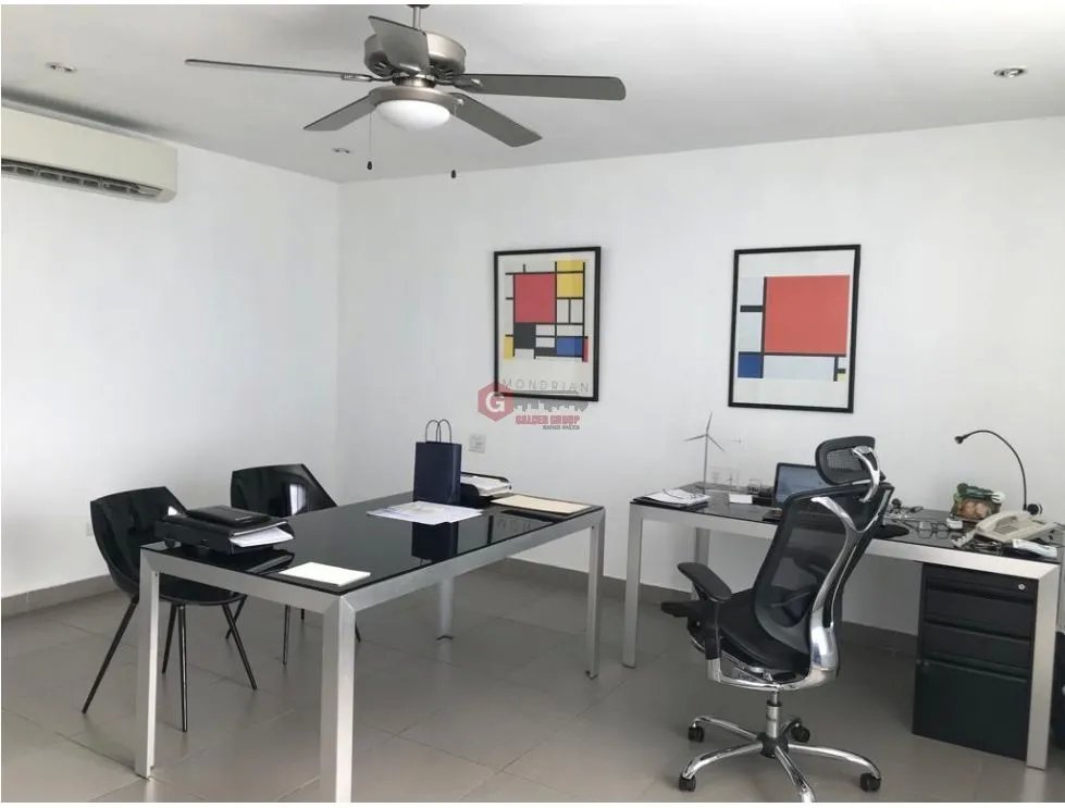 SE VENDE CASA EN OBARRIO DE 2 NIVELES PARA USO RESIDENCIAL O COMERCIAL