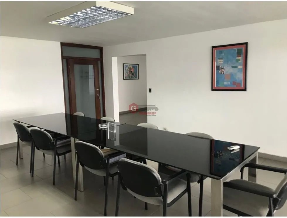 SE VENDE CASA EN OBARRIO DE 2 NIVELES PARA USO RESIDENCIAL O COMERCIAL