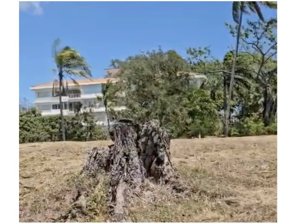 SE VENDE TERRENO UBICADO EN ESQUINA EN CORONADO CON VISTA AL MAR
