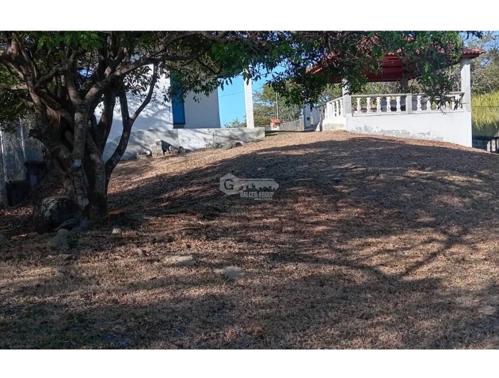 SE VENDE TERRENO CON GAZEBO FRENTE AL LAGO EN SAN CARLOS LAGOMAR