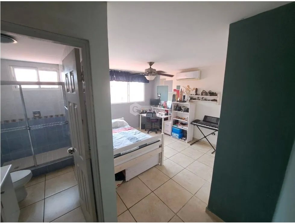 SE VENDE CASA DE 2 NIVELES EN PH BRISAS VILLAGE CON TERRAZA Y PATIO