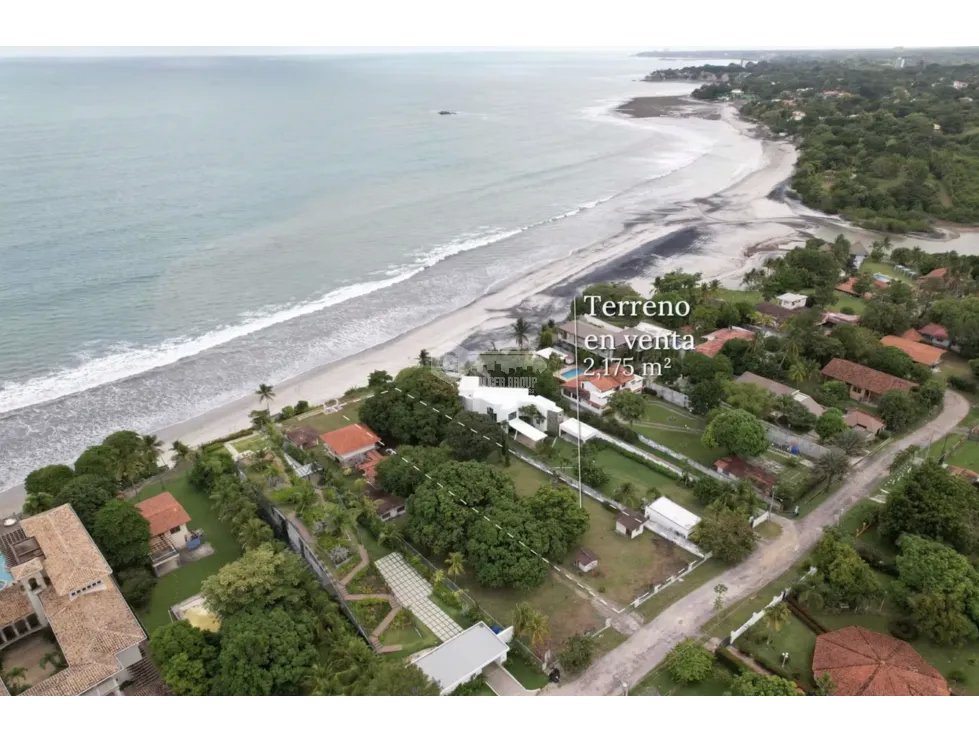 SE VENDE TERRENO FRENTE AL MAR EN CORONADO IDEAL PARA DESARROLLO