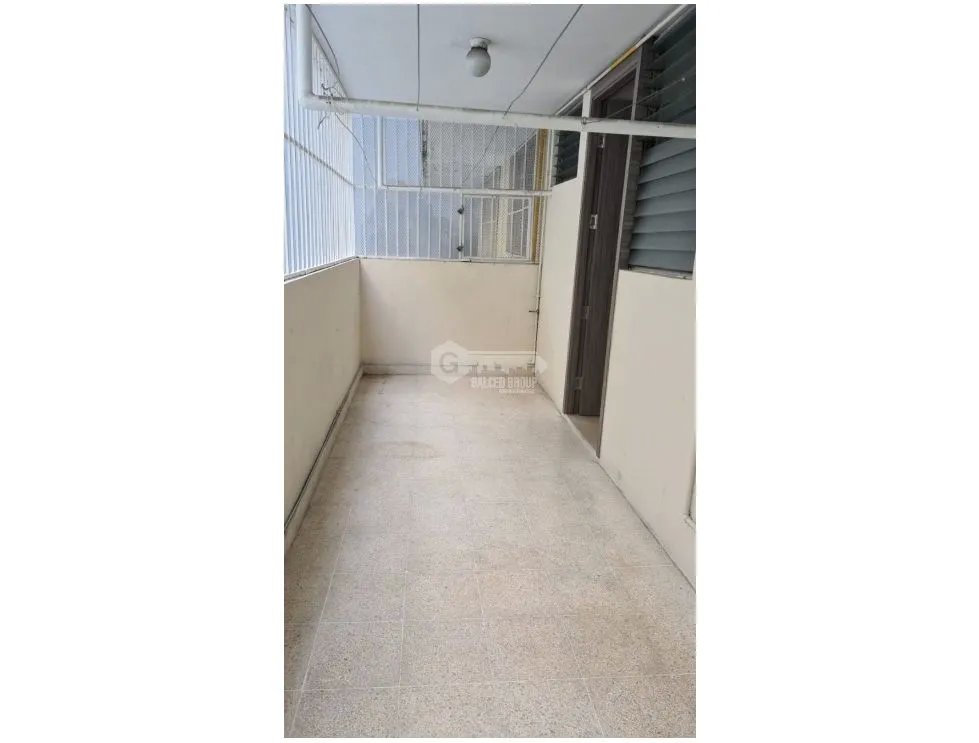 SE VENDE APARTAMENTO EN OBARRIO EDIFICIO EDEN ROC CON 2 BALCONES