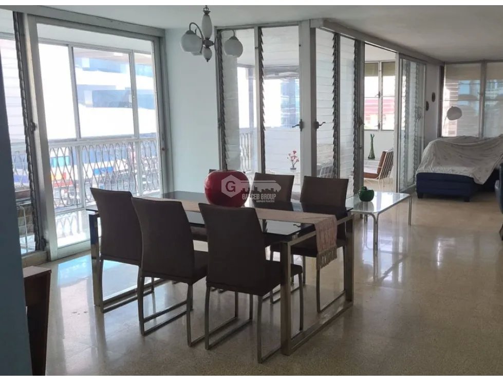 SE VENDE APARTAMENTO EN OBARRIO EDIFICIO EDEN ROC CON 2 BALCONES