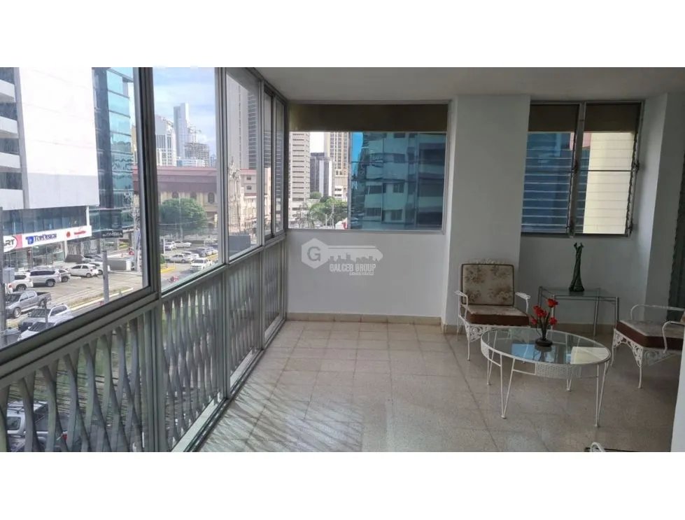 SE VENDE APARTAMENTO EN OBARRIO EDIFICIO EDEN ROC CON 2 BALCONES