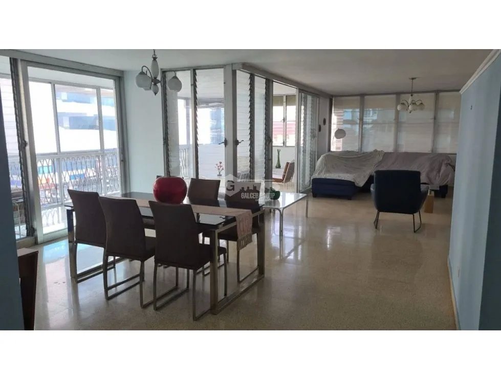 SE VENDE APARTAMENTO EN OBARRIO EDIFICIO EDEN ROC CON 2 BALCONES