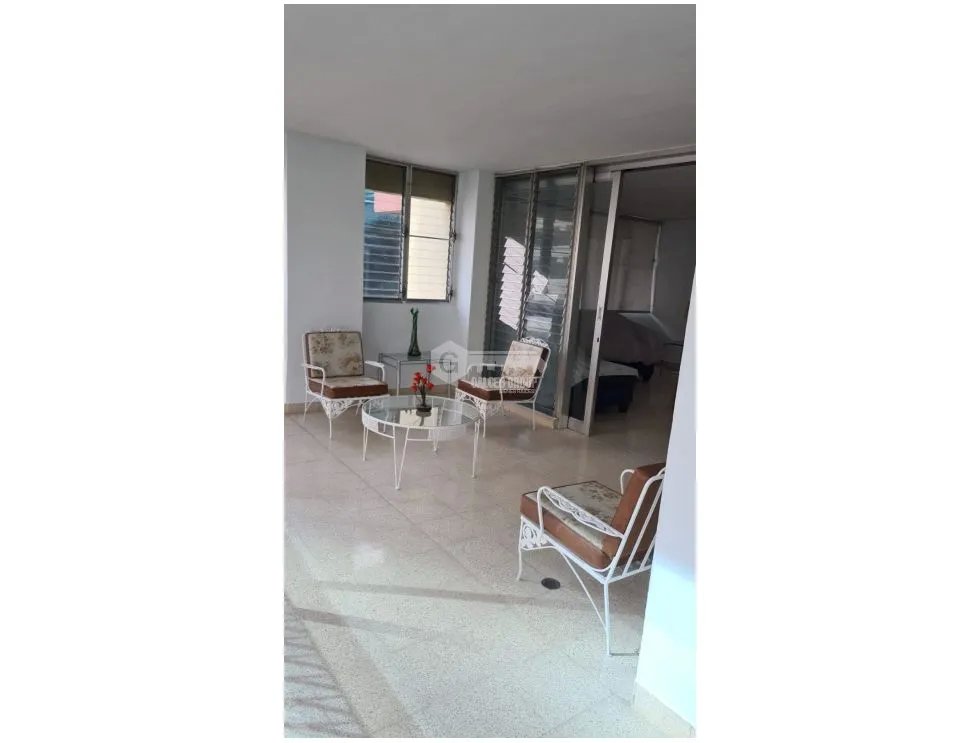 SE VENDE APARTAMENTO EN OBARRIO EDIFICIO EDEN ROC CON 2 BALCONES