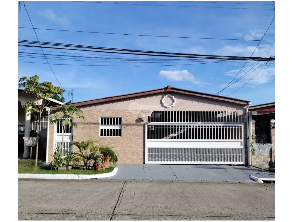 VENTA DE CASA EN BRISAS DEL GOLF DE 3 HABITACIONES CON 2 TERRAZAS