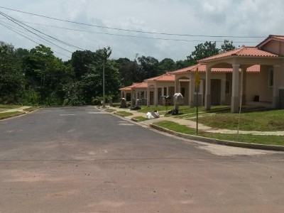 15741 - Arraiján - casas - luces del alba