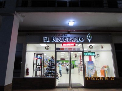 74269 - Brisas del golf - locales